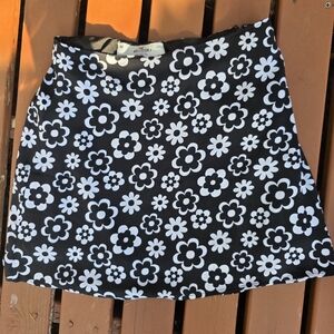 Hollister Skirt silky, lined, black with white flowers